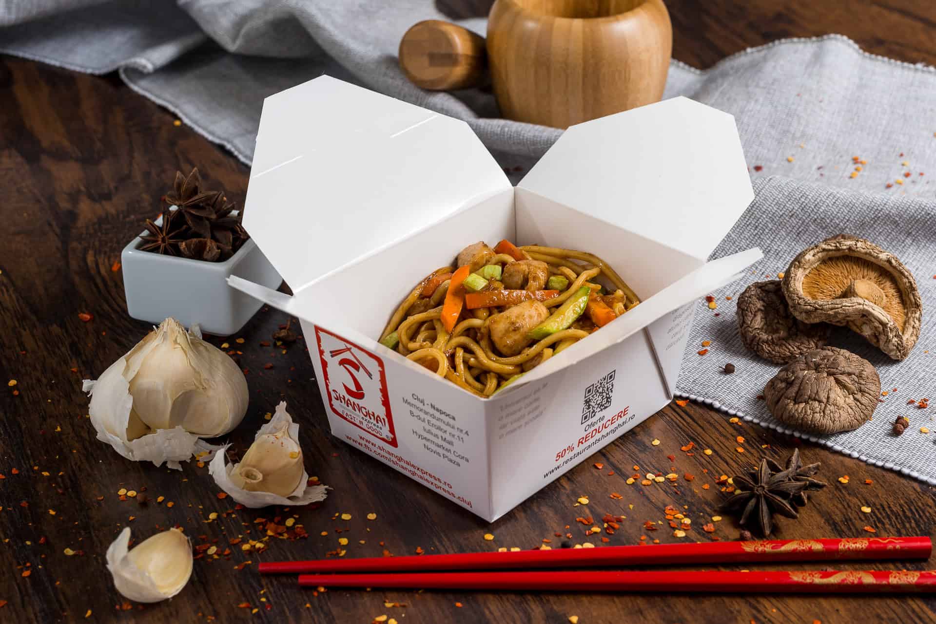 Noodles cu pui si legume