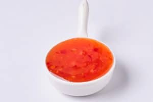Sos chilli iute, condiment picant pentru bucătărie chinezească și asiatică.