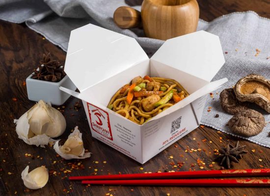 Noodles cu pui si legume