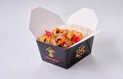 Meniu MARE cu mancare chinezeasca, orez si legume proaspete, perfect pentru iubitorii de bucatarie a.