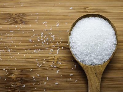 Sare de mare în lingură, ingredient esențial în bucătăria chinezească.